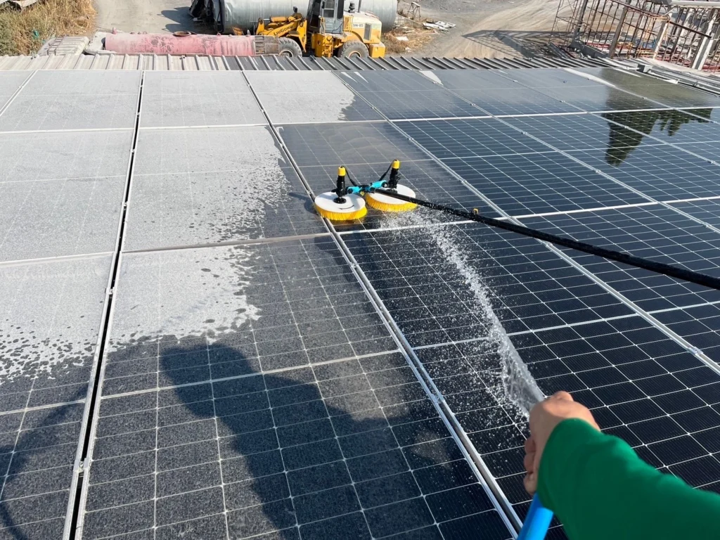 การทำความสะอาดโซลาร์เซลล์ ลดปัญหาเสื่อมสภาพ Solar wing