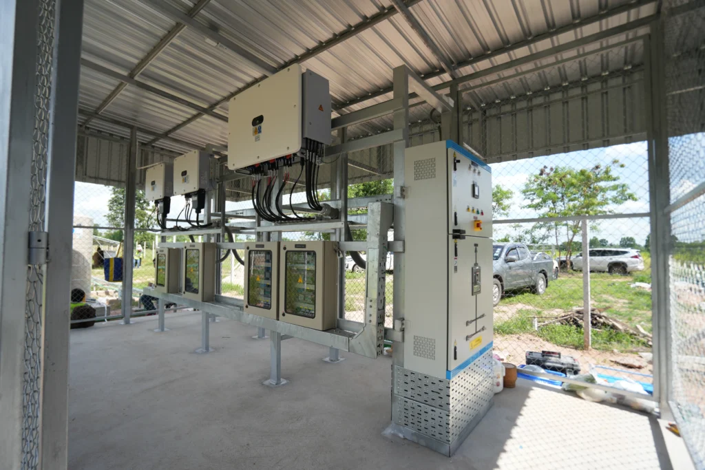 ภาพอินเวอร์เตอร์ที่ได้มาตรฐาน สำหรับติดตั้ง Solar Cell จาก Solar Wing