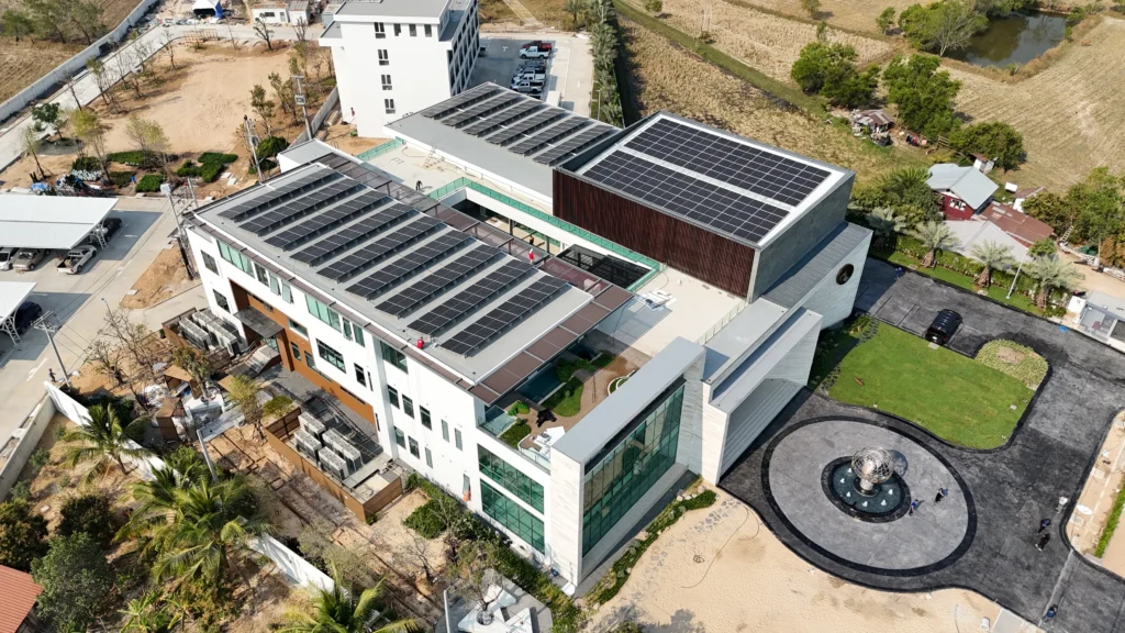 ภาพแผงโซล่าเซลล์ที่ทาง SOLAR WING เข้าไปติดตั้งระบบอย่างสมบูรณ์